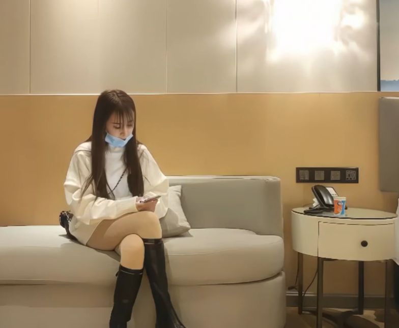 【超清AI画质增强】，3000一炮，【太子探花】，外围女神，23岁重庆美女，数完钞票舌吻脱光，激情爆操 海报