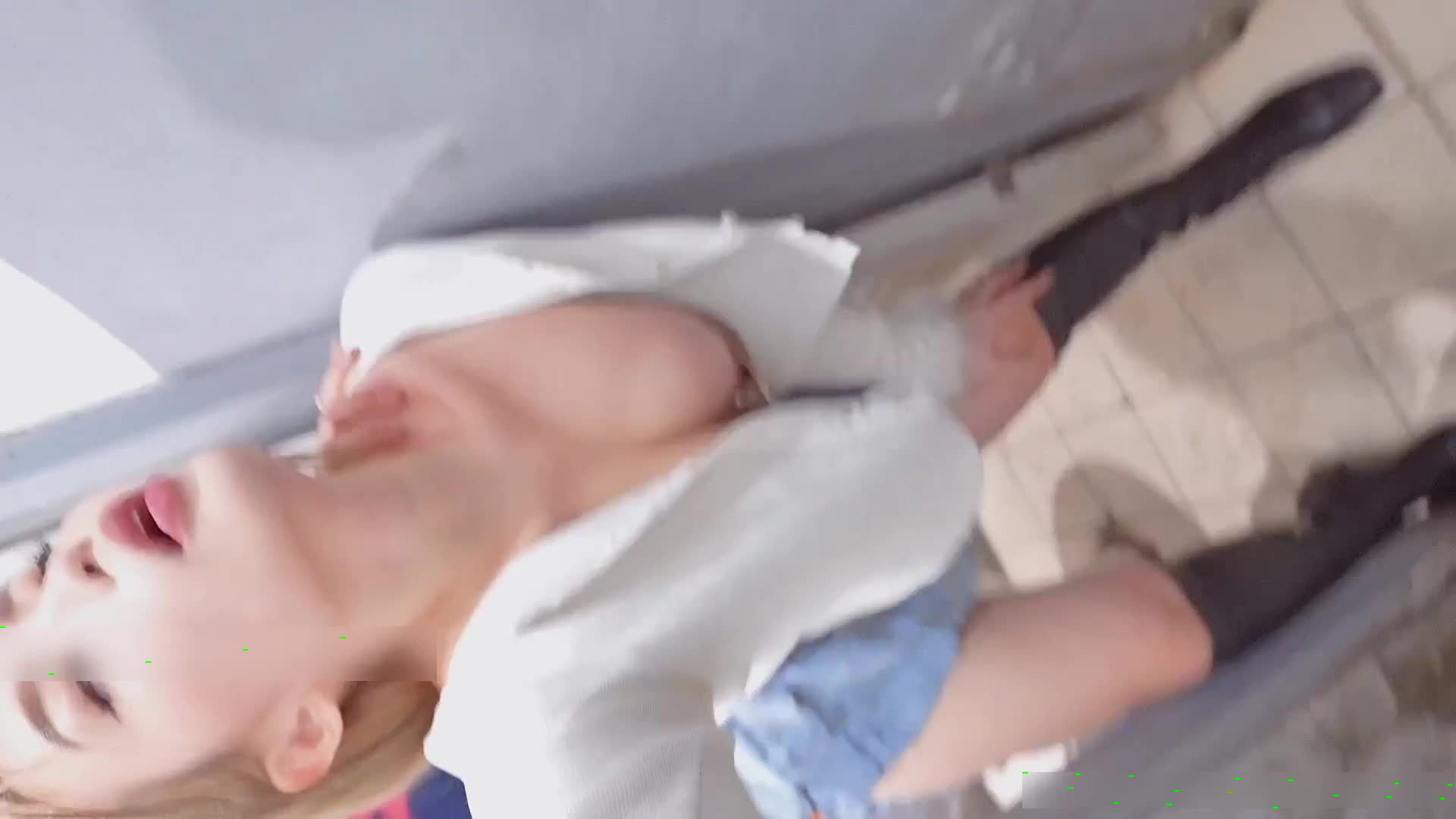 推特60W粉丝网黄潮妹「kitty」露脸性爱私拍 在停车场楼梯间做爱内射骚穴，不知道路人有没有看到 海报