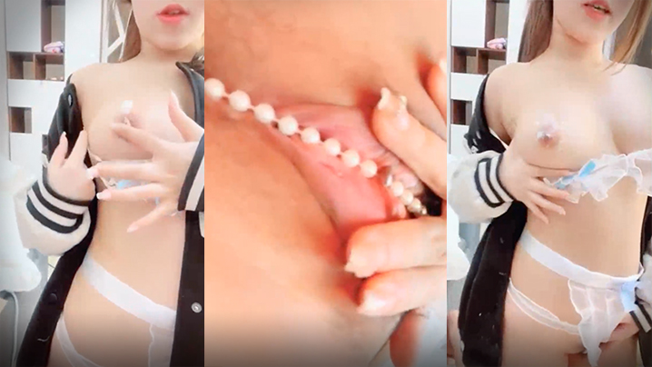 【清純活力美少女】全身粉嫩揉捏美乳，珍珠內褲磨蹭小穴，雙指摳入嬌喘呻吟，翹起美臀扭動極其誘惑。 海报