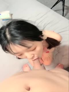 【萌妹子】扎着两个辫子童颜巨乳萌妹子啪啪秀 深喉口交跳蛋道具自慰侧入抽插 很是诱惑喜欢不要错过。 海报