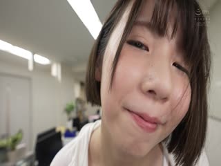 仰视目光很色的萝莉巨乳美少女 一旦暴露就会社死千石萌奈香千石もなか。 海报