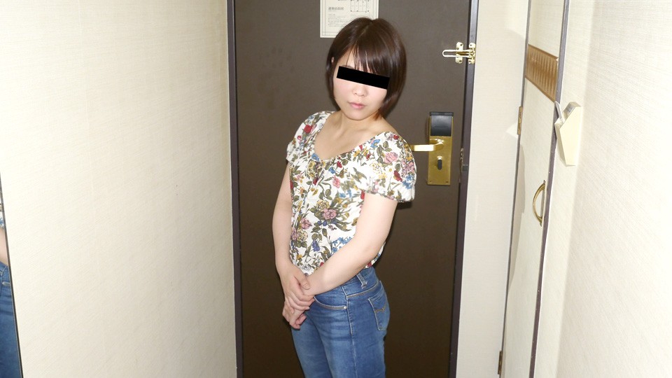 天然素人10mu01 緊張気味の素人娘を優しく調教しちゃいます 海报