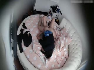 喷血推荐-白嫩漂亮的大学美女刚进房间就被男友扑倒扯掉裤子强行啪啪,操太久受不了不想干了被拉过来继续干! 海报