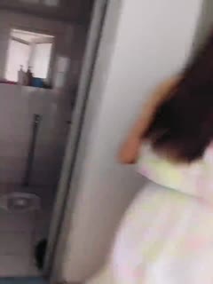 剧情演绎戏精刘婷欺骗中通快递小哥上楼收快件进房间被大快件吓一跳要干一炮才让走 海报